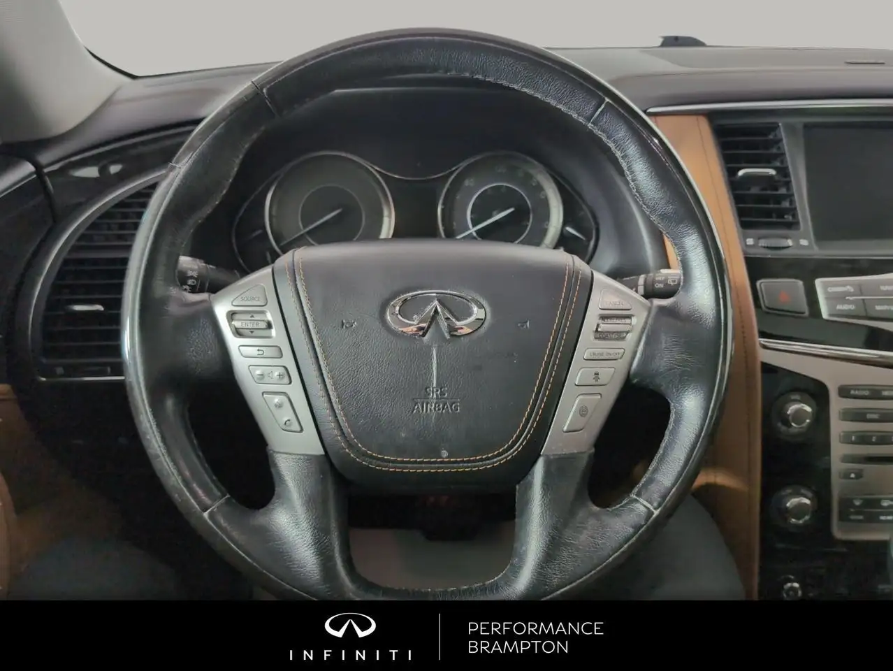 Infiniti QX80 снимка Infiniti QX80