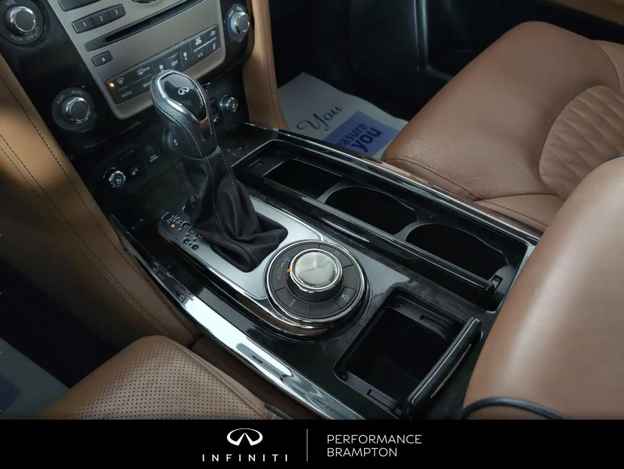 Infiniti QX80 снимка Infiniti QX80