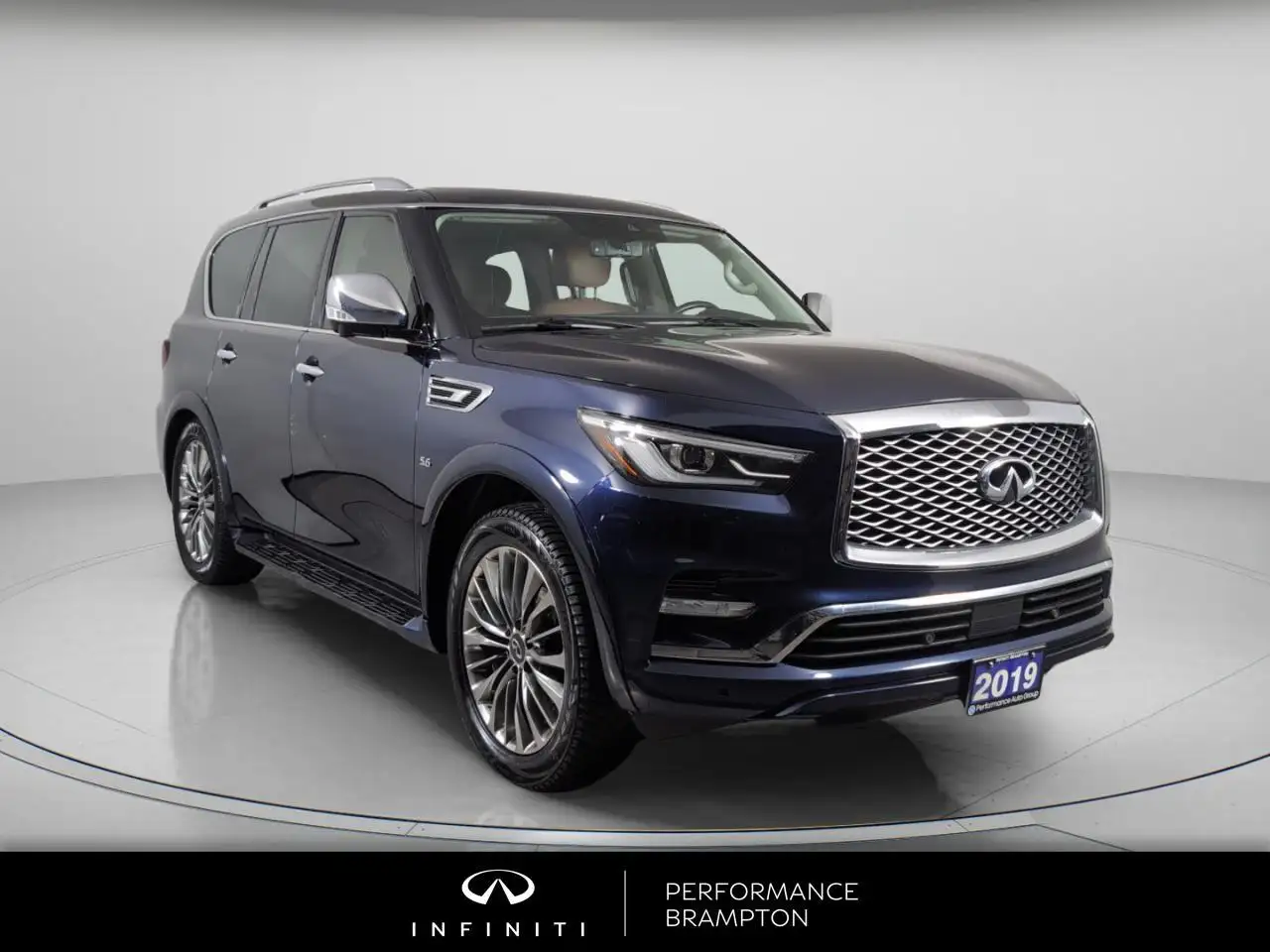 Infiniti QX80 снимка Infiniti QX80