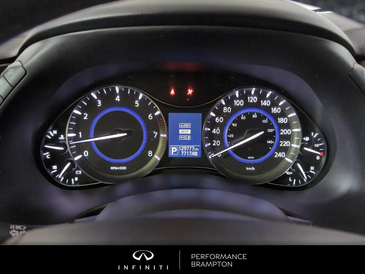 Infiniti QX80 снимка Infiniti QX80