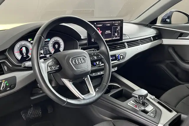Audi A4 view 14