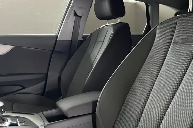 Audi A4 view 15
