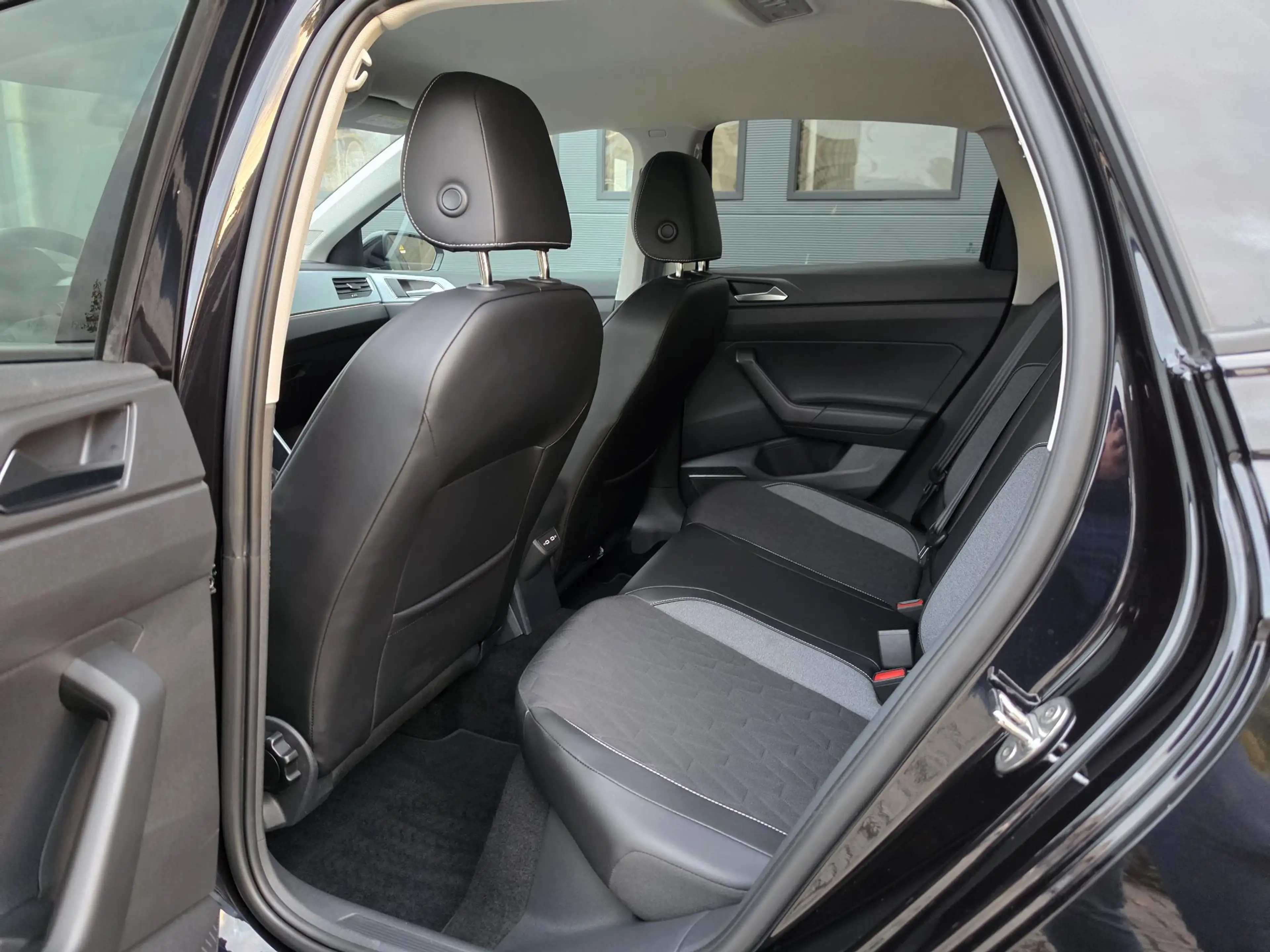 Volkswagen Polo 1.0 TSI Life Edition — photo 37
