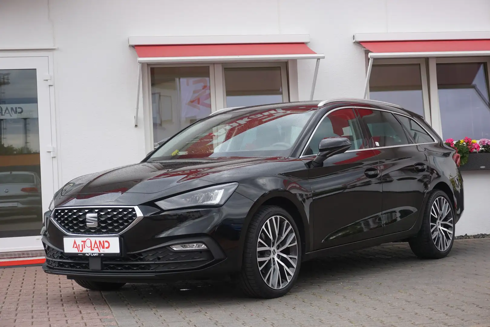 SEAT Leon Sportstourer 1.5 TSI Xcellence LED Navi ACC Noir - 2