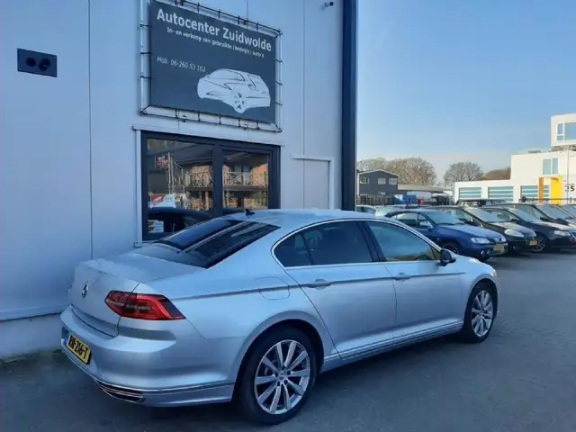 Volkswagen Passat view 6