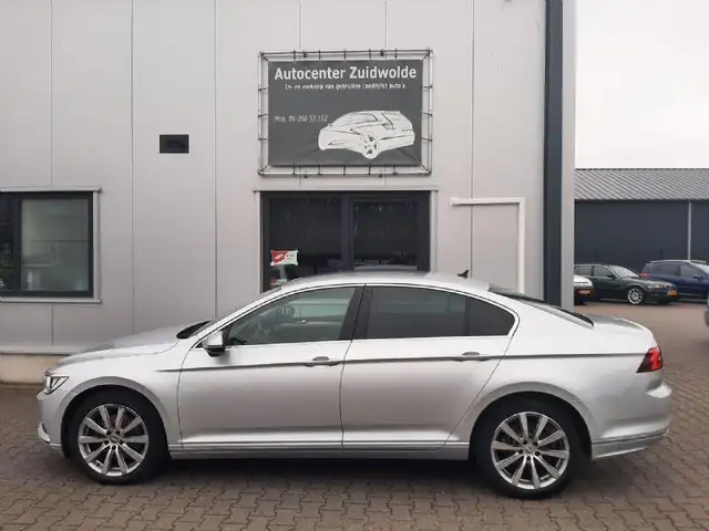 Volkswagen Passat view 2