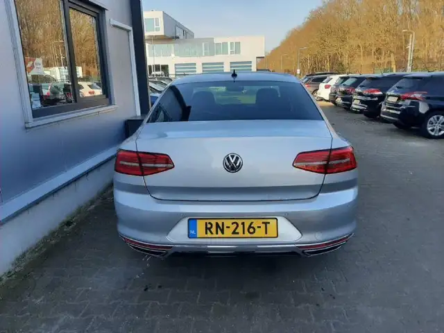 Volkswagen Passat view 7