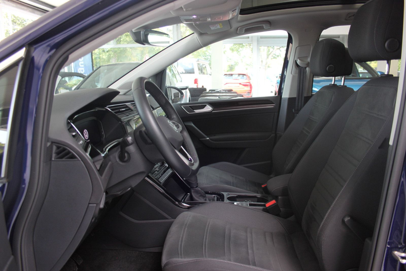 Volkswagen Touran HIGHL/DSG/7SITZ/LED/ALU17"/PANO/ASSIST+/S — photo 6