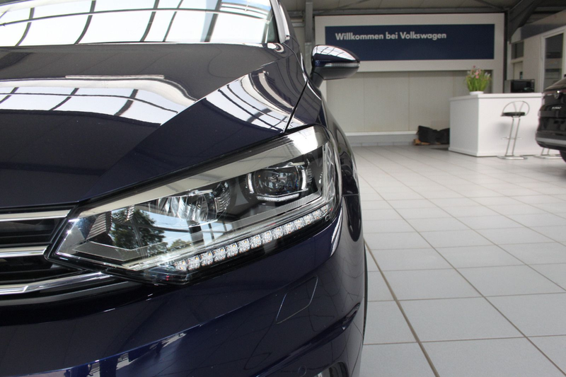 Volkswagen Touran HIGHL/DSG/7SITZ/LED/ALU17"/PANO/ASSIST+/S — photo 3