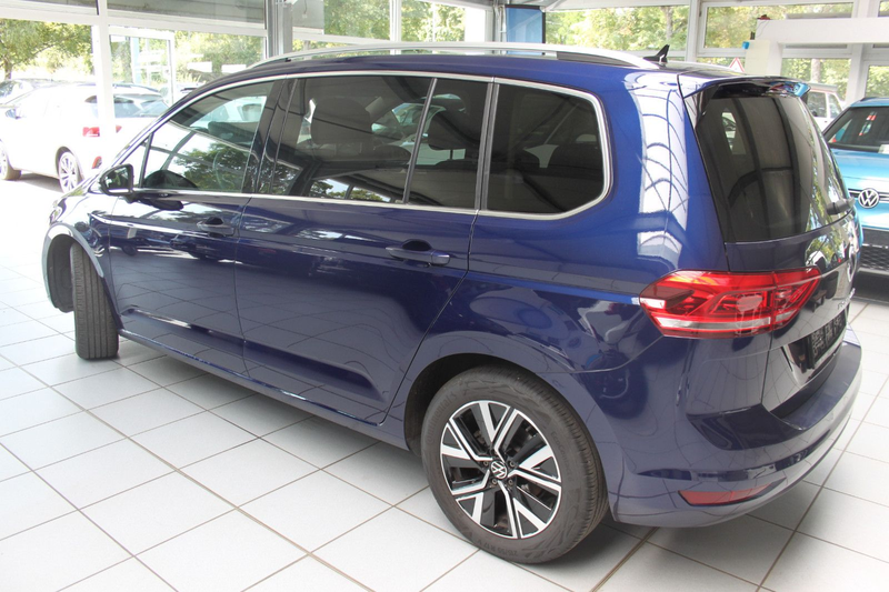 Volkswagen Touran HIGHL/DSG/7SITZ/LED/ALU17"/PANO/ASSIST+/S — photo 9