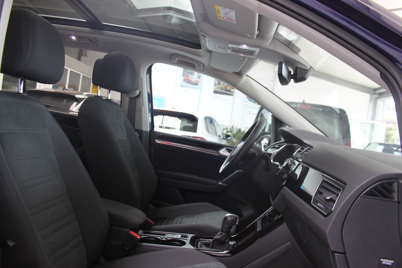 Volkswagen Touran HIGHL/DSG/7SITZ/LED/ALU17"/PANO/ASSIST+/S — photo 14