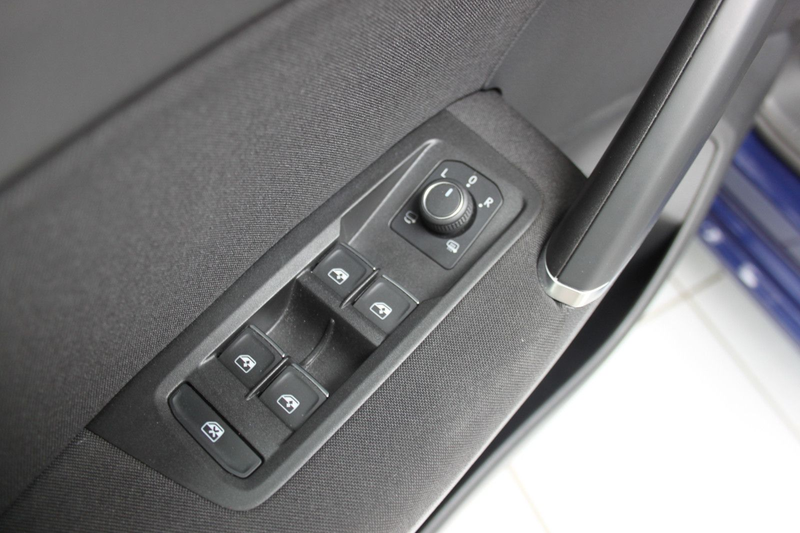 Volkswagen Touran HIGHL/DSG/7SITZ/LED/ALU17"/PANO/ASSIST+/S — photo 5