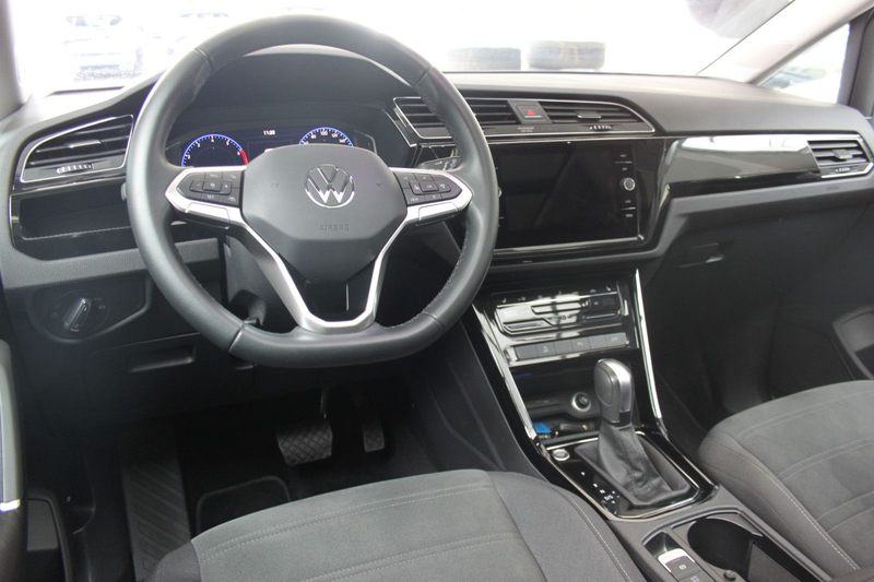 Volkswagen Touran HIGHL/DSG/7SITZ/LED/ALU17"/PANO/ASSIST+/S — photo 8