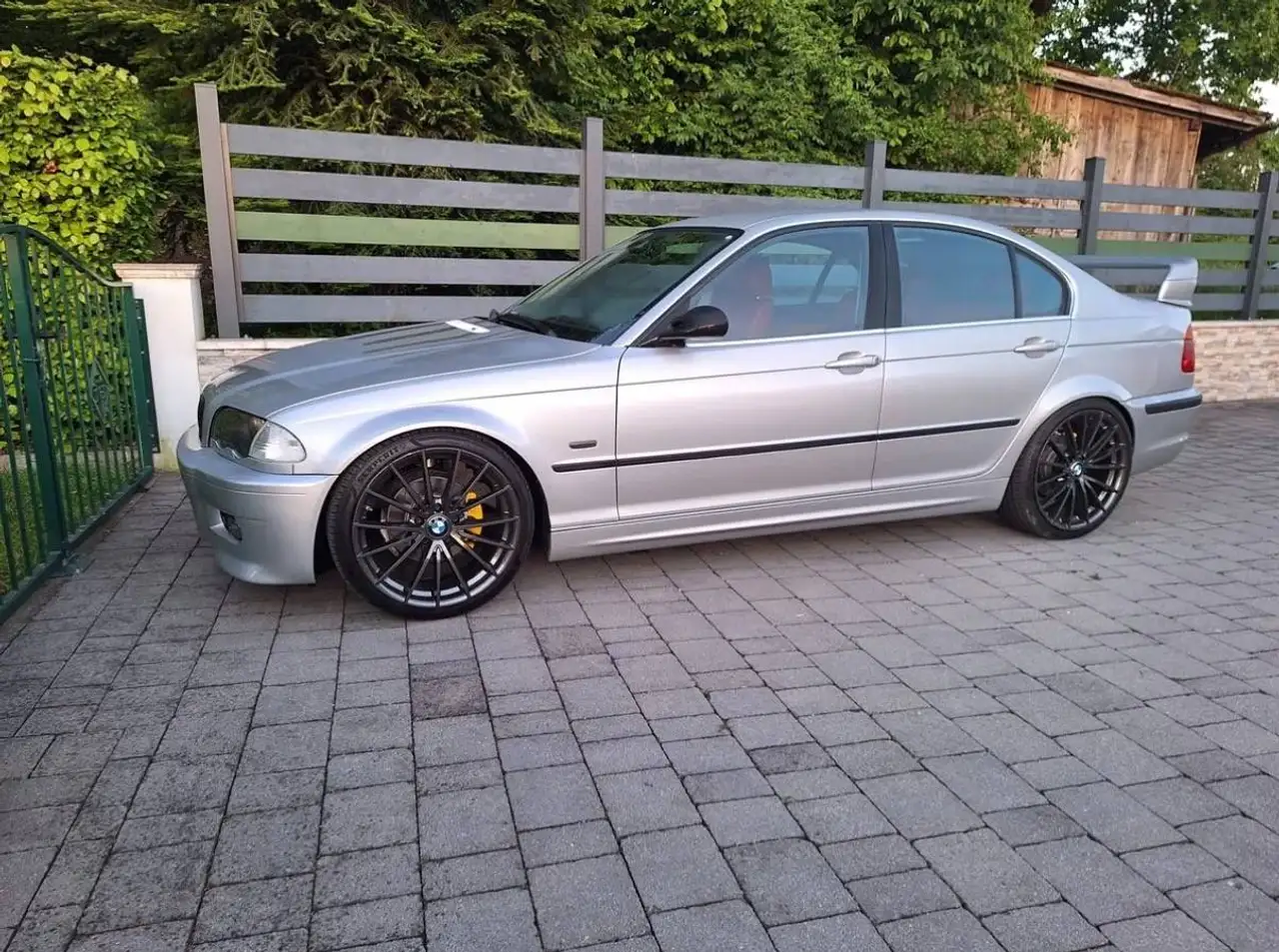 BMW 323i, foto 2