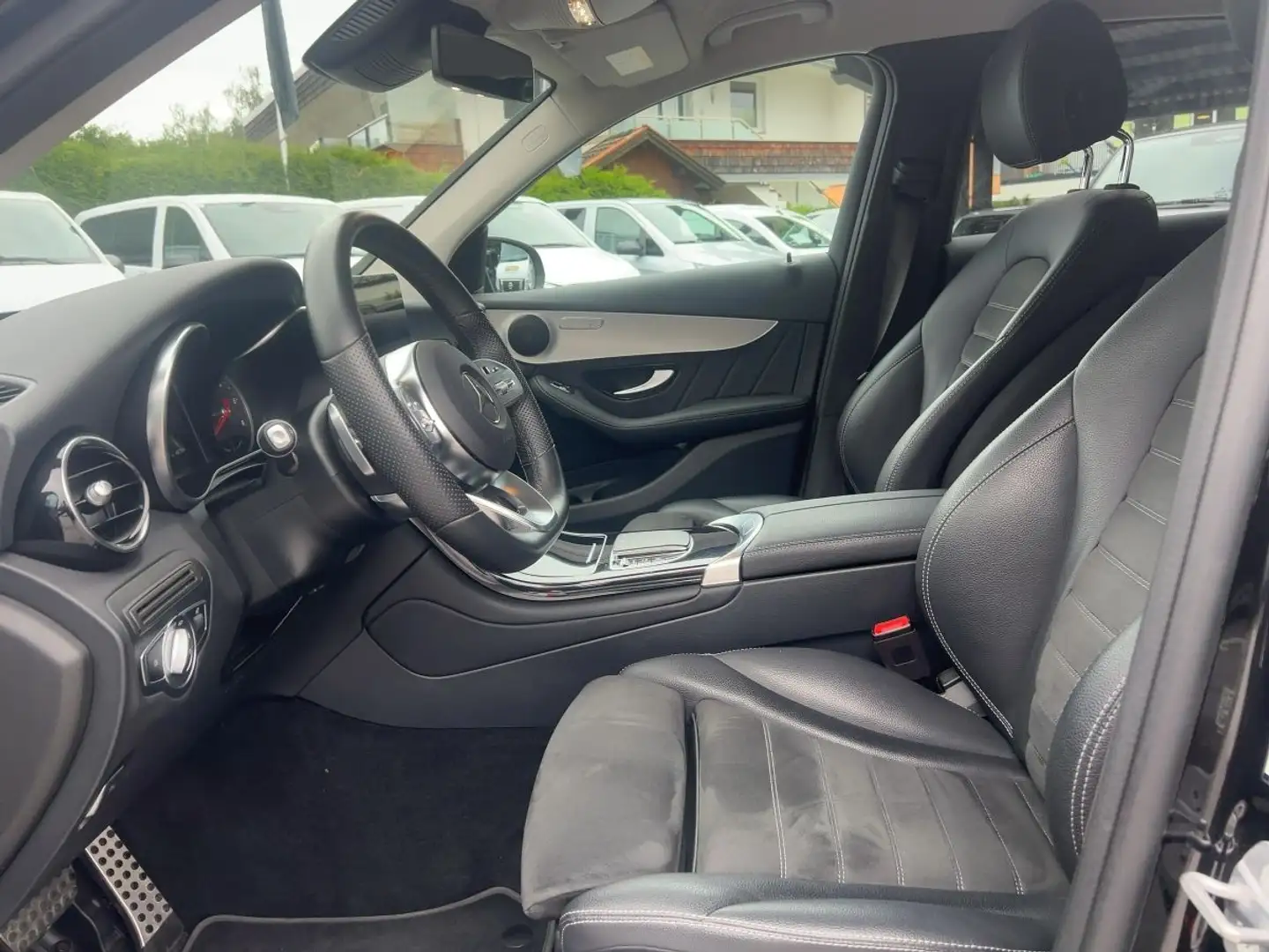 Mercedes-Benz GLC 300 de 4MATIC *PTS*Shz*AMG*MBUX*CarPlay* Schwarz - 2