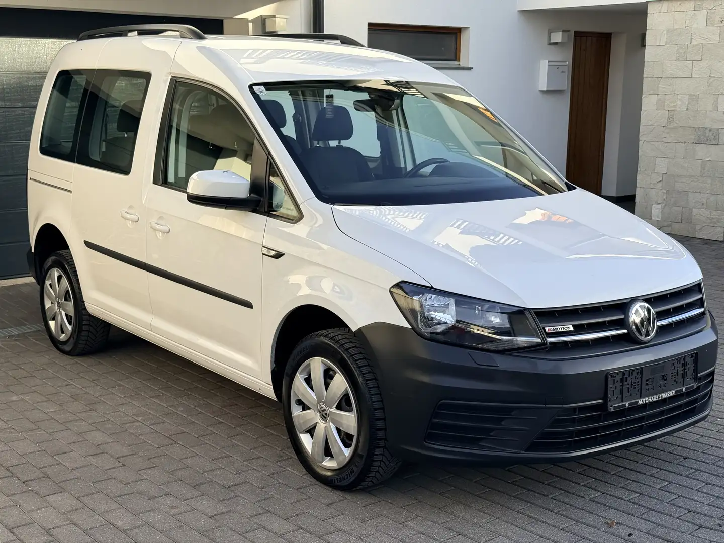 Volkswagen Caddy Trendline BMT 2.0 TDI 122 PS 4Motion Weiß - 2