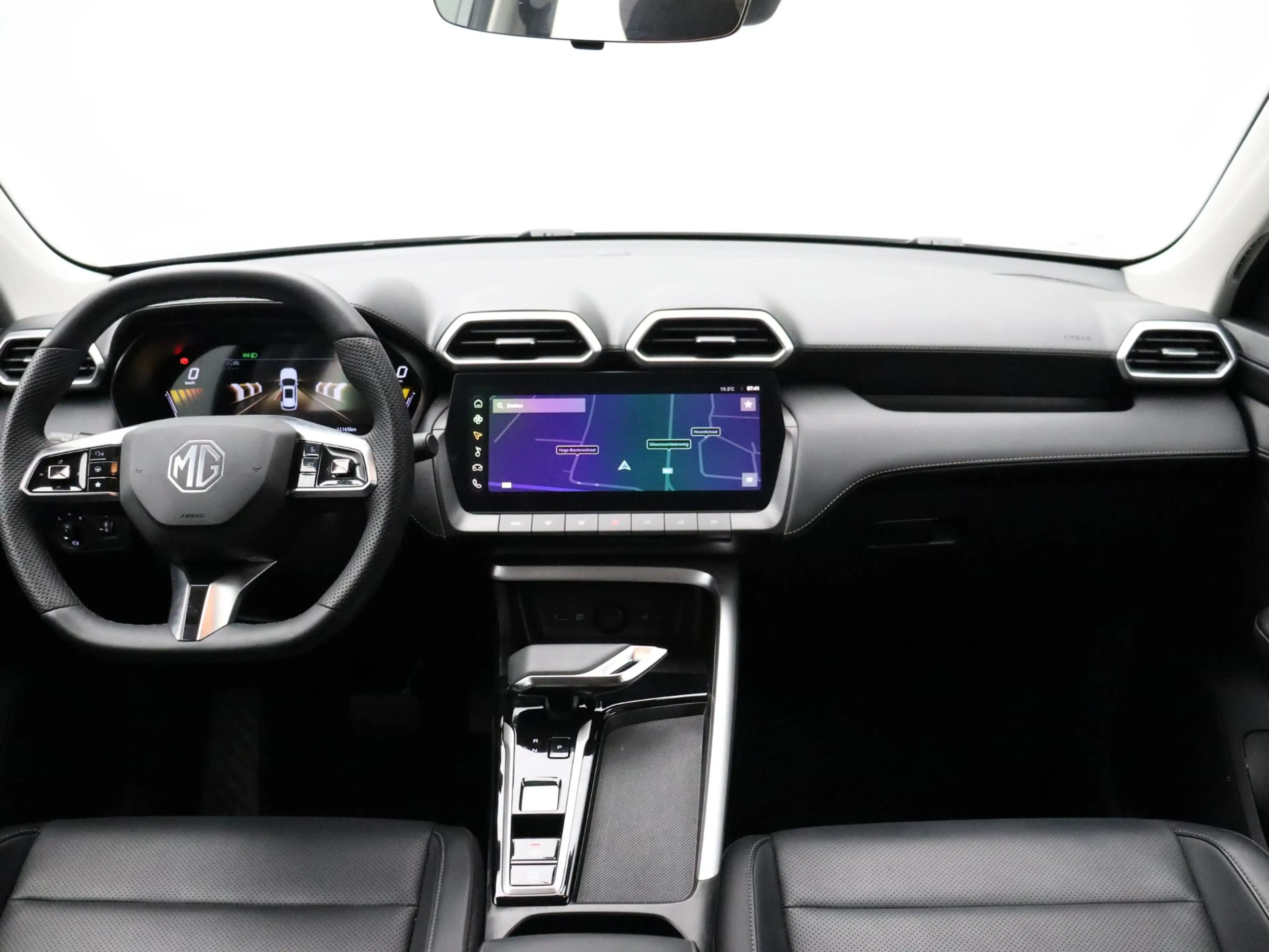 MG ZS Hybrid+ Luxury — photo 14