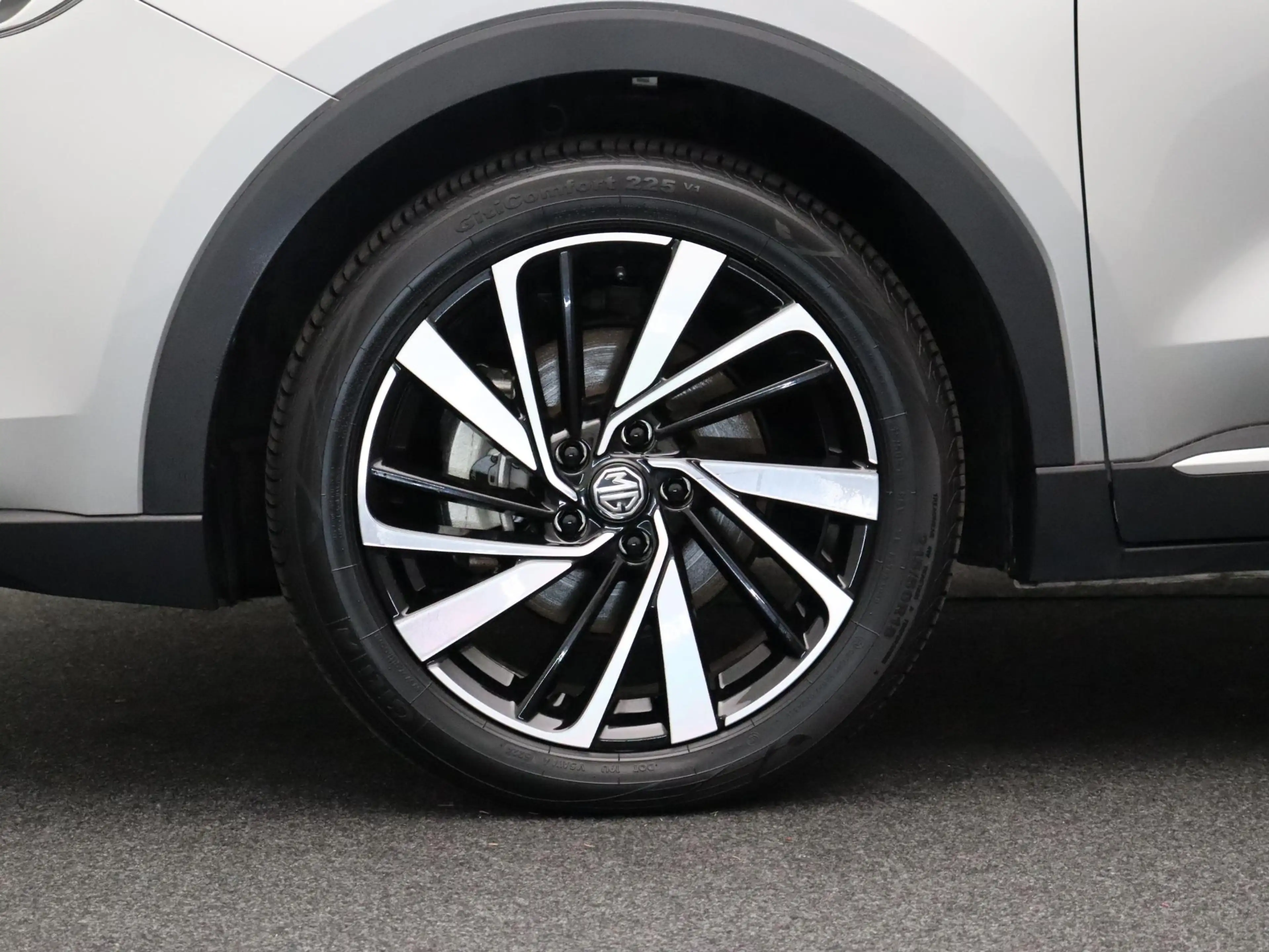MG ZS Hybrid+ Luxury — photo 9