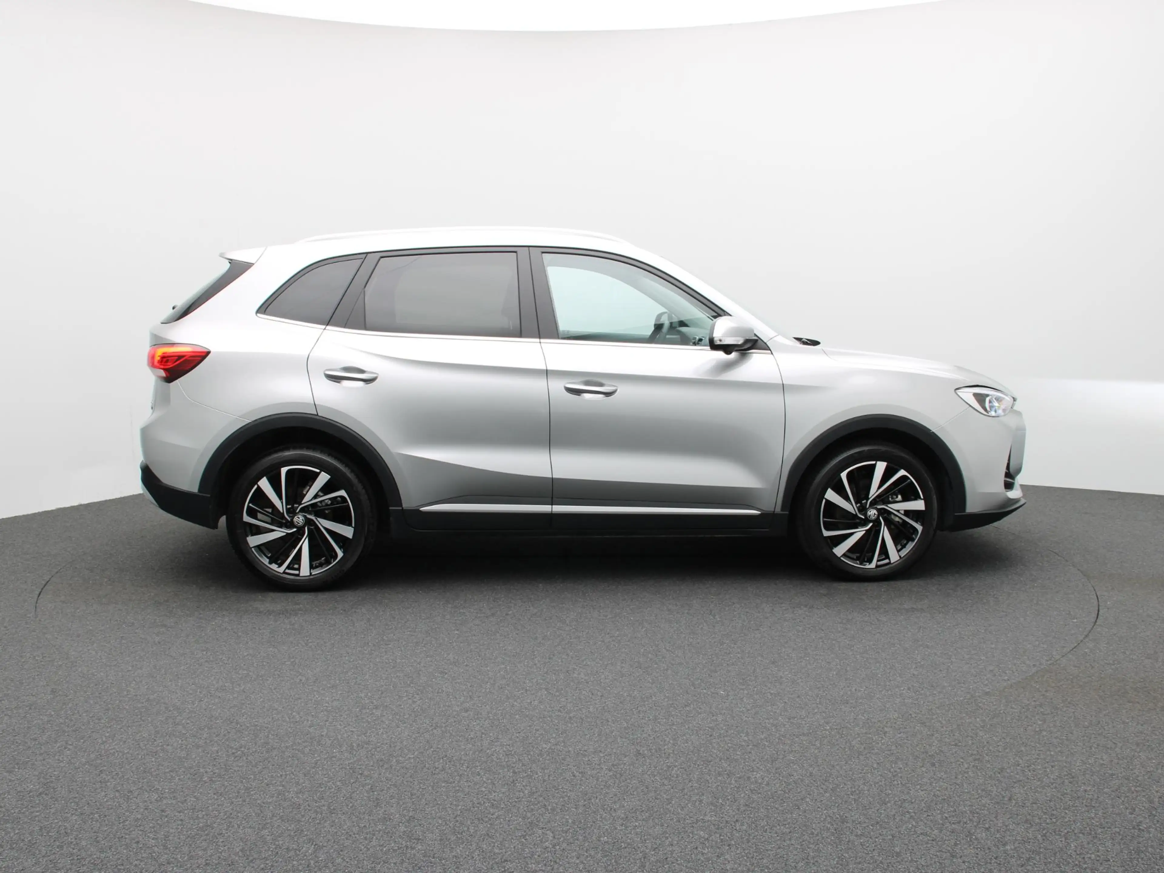 MG ZS Hybrid+ Luxury — photo 4