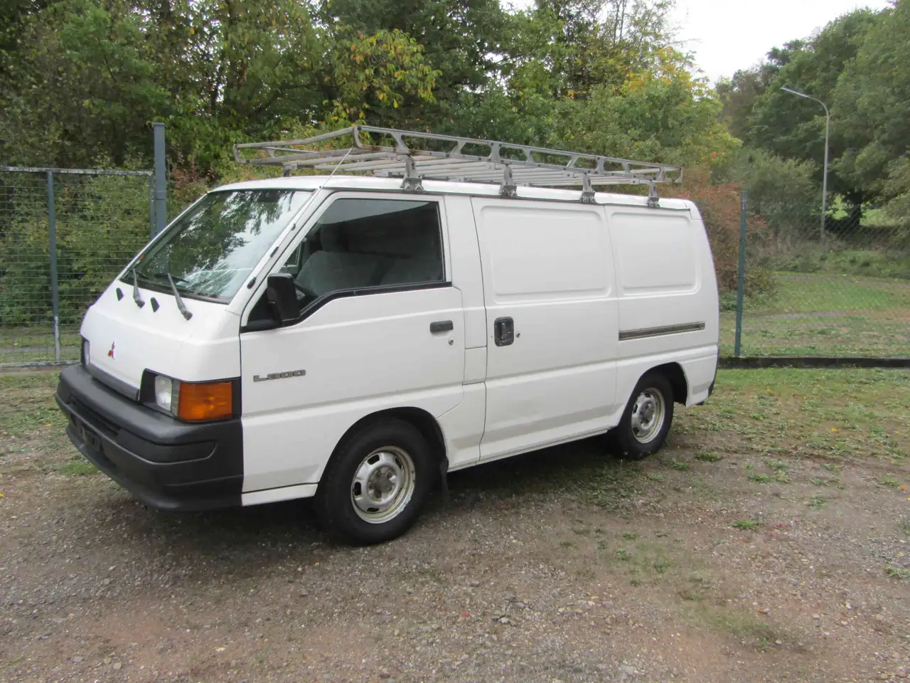 Mitsubishi L300