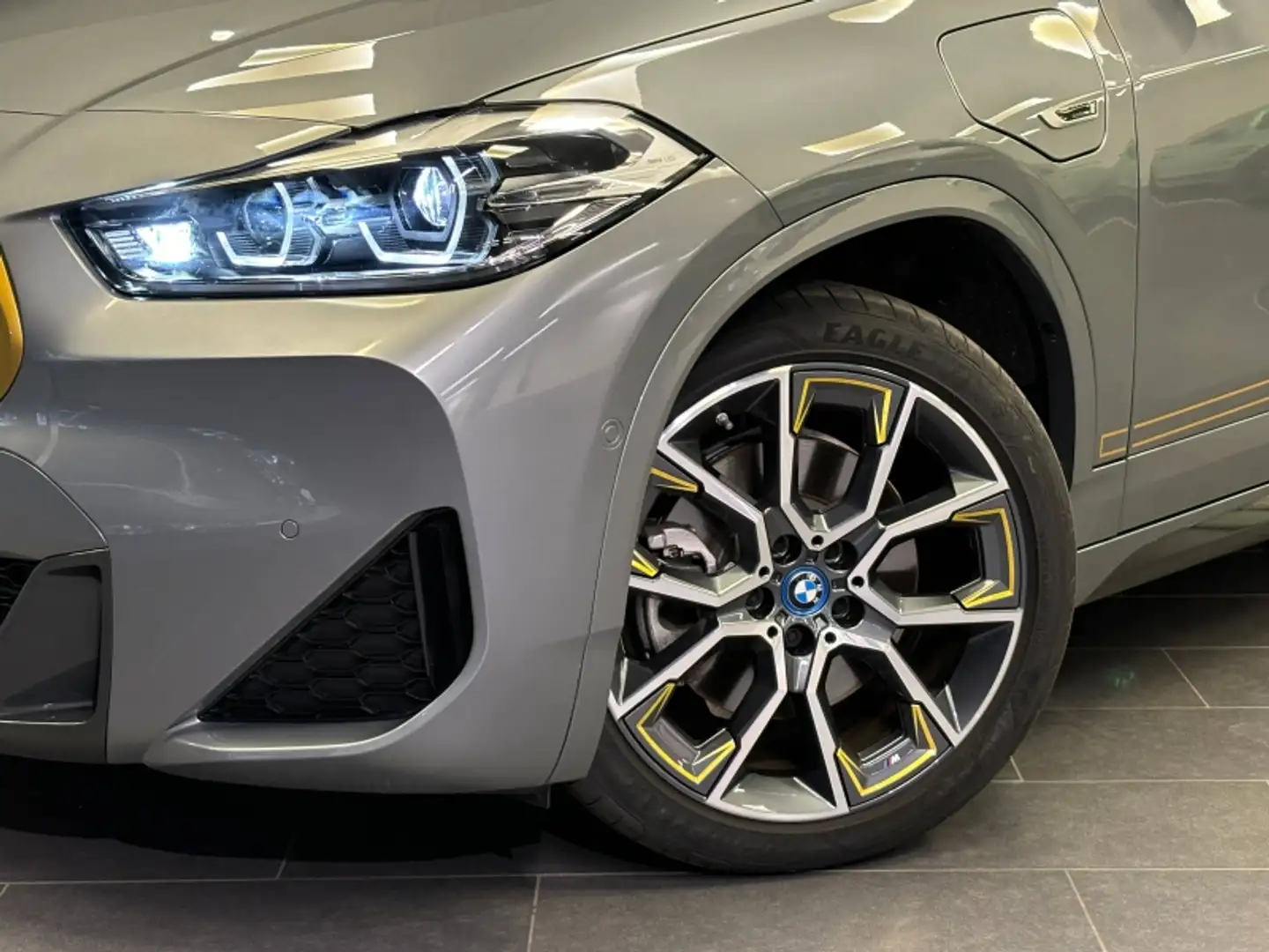 BMW X2 xDrive25eA 220ch Edition Goldplay Euro6d-T 6cv Gris - 2