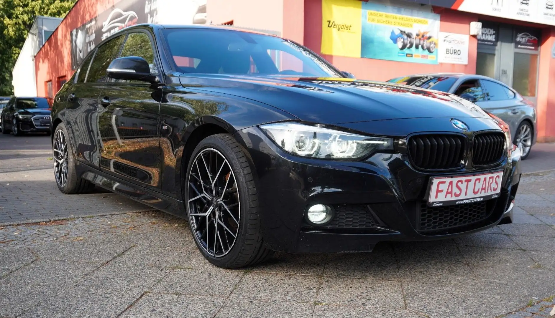 BMW 320 i M Sport Shadow Navi Harman-Kardon SELTEN! Zwart - 2