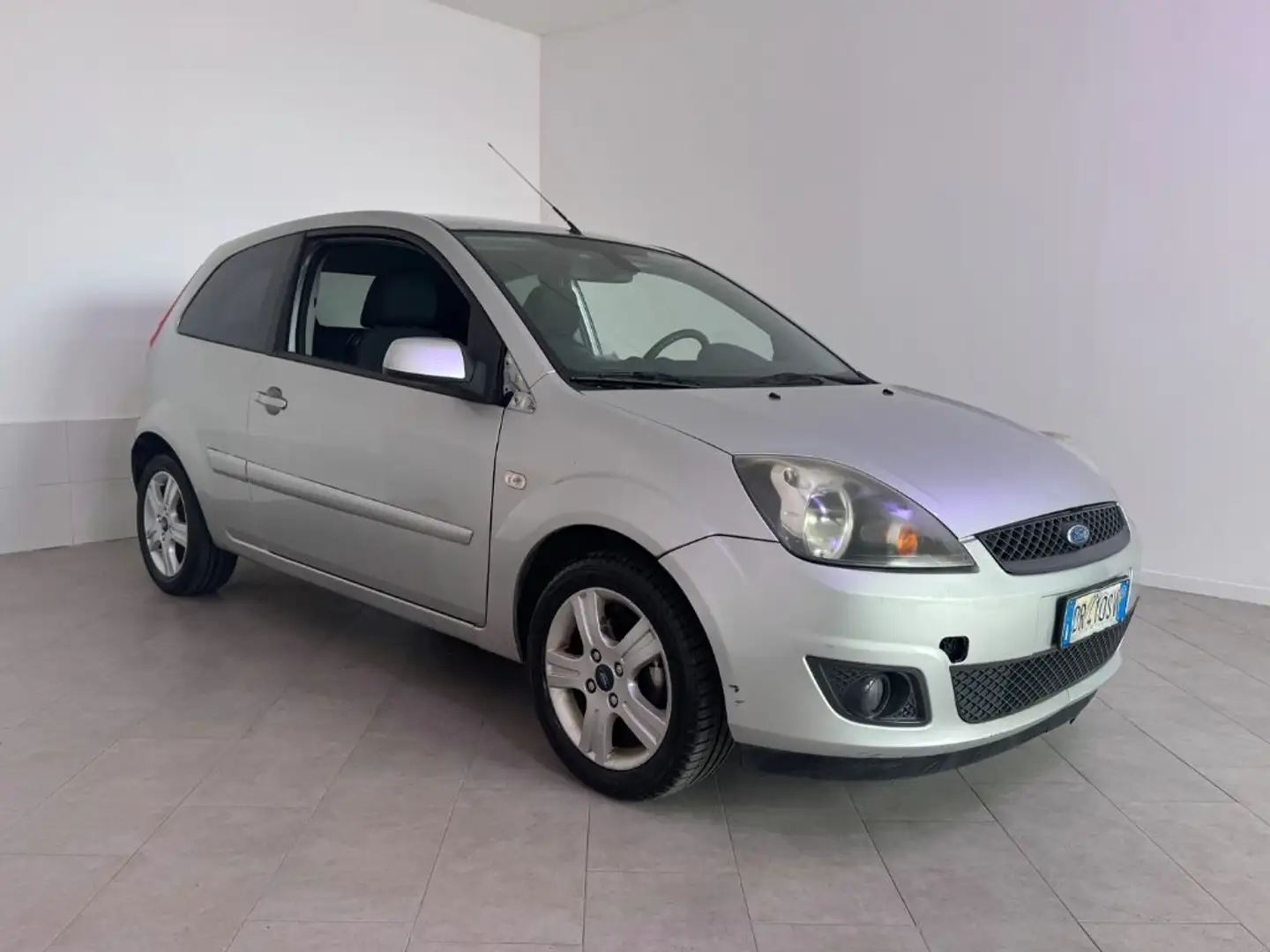 Ford Fiesta 1.2 16V 3p. Ghia Argent - 2
