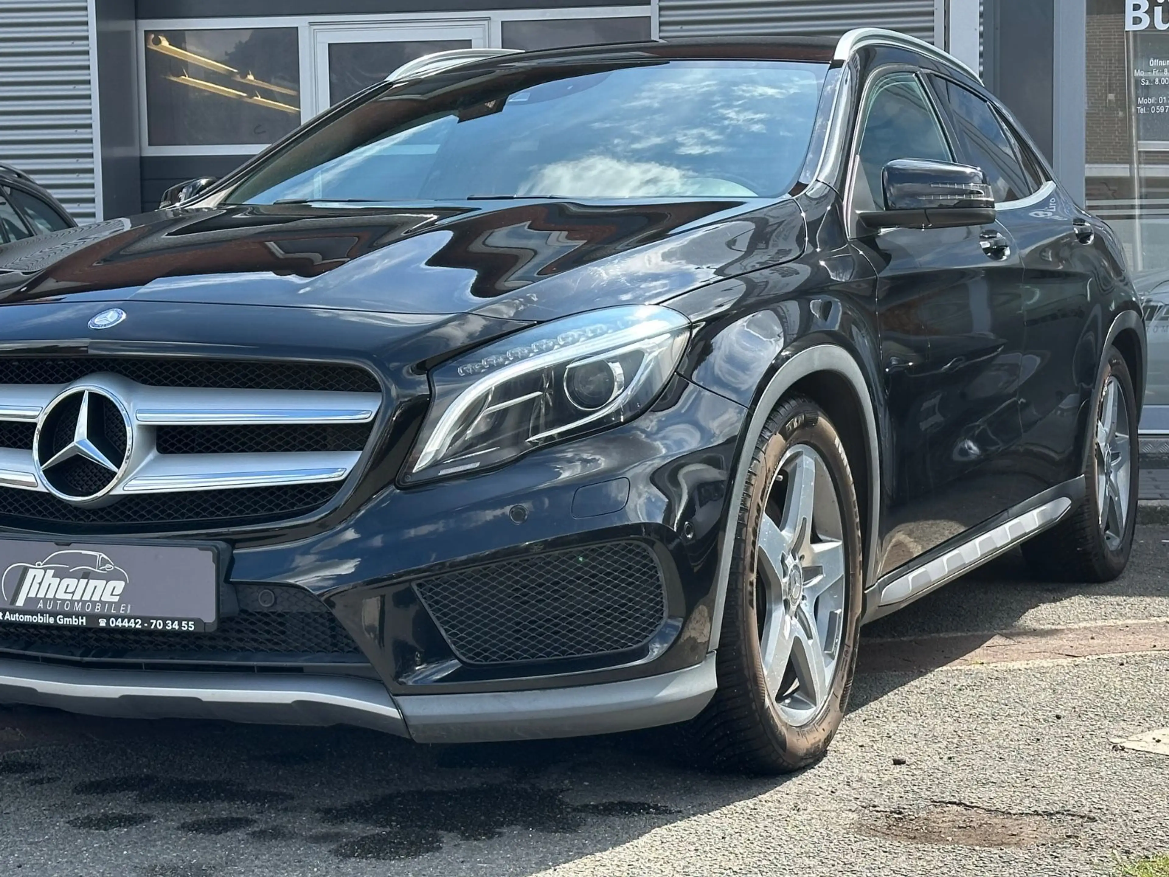 Mercedes-Benz GLA 220 CDI/d 4Matic*AMG*XENON*PDC*SHZ*NAVI* — photo 3