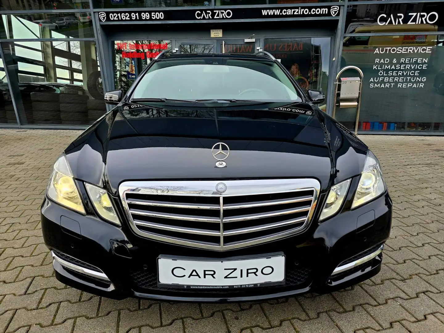 Mercedes-Benz E 220 CDI crna - 1