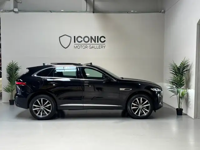 Jaguar F-Pace view 3