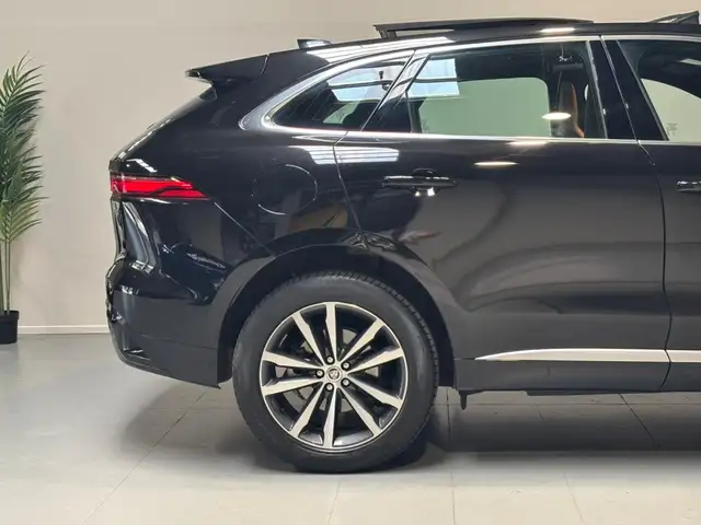 Jaguar F-Pace view 6