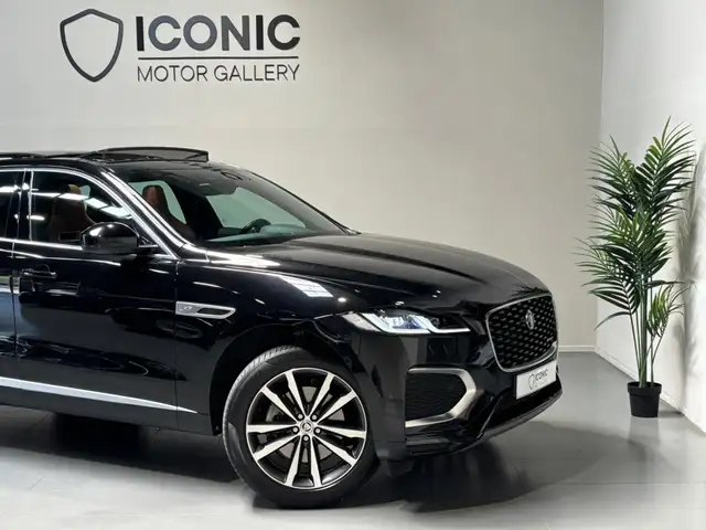 Jaguar F-Pace view 2
