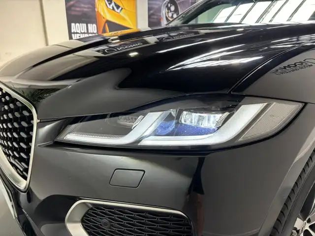 Jaguar F-Pace view 12