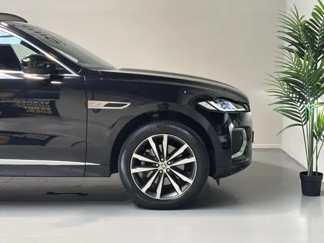 Jaguar F-Pace view 4