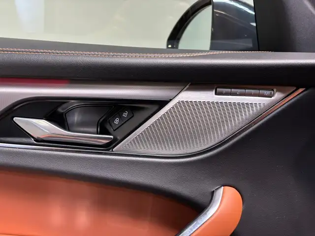 Jaguar F-Pace view 14