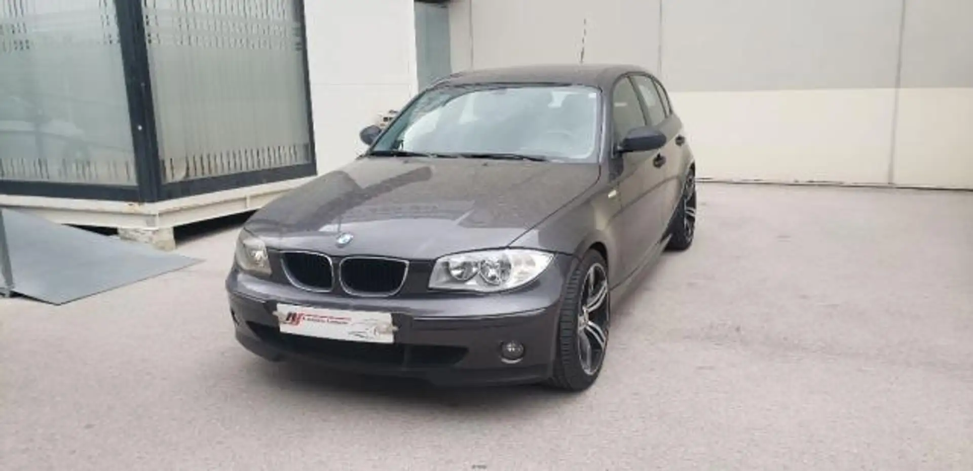 BMW 118 118d Gris - 1