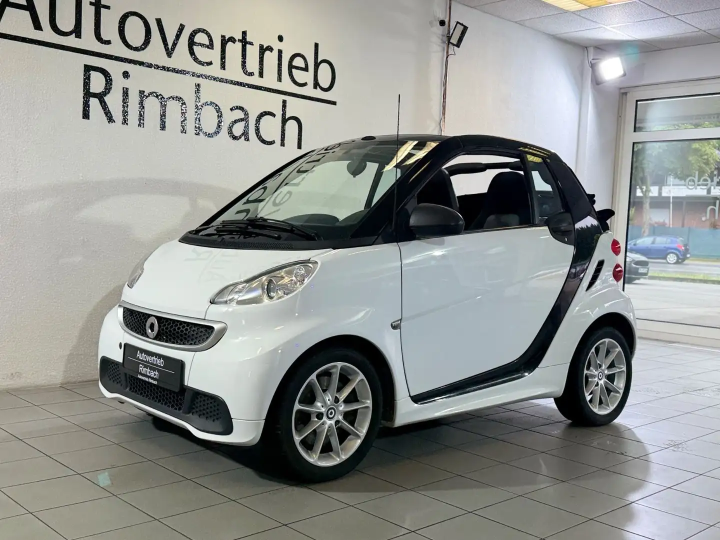 smart forTwo fortwo cabrio Micro Hybrid Drive 52kW Weiß - 1