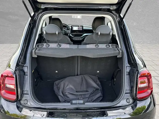 Fiat 500e view 10