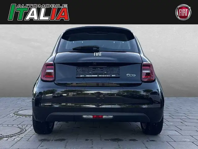 Fiat 500e view 4