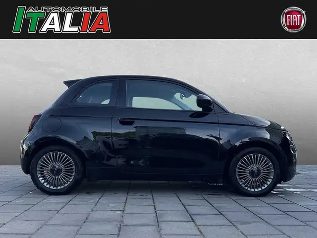 Fiat 500e view 3