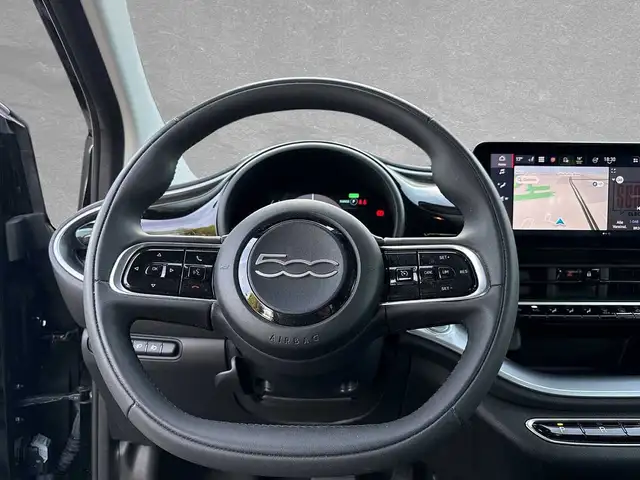 Fiat 500e view 11