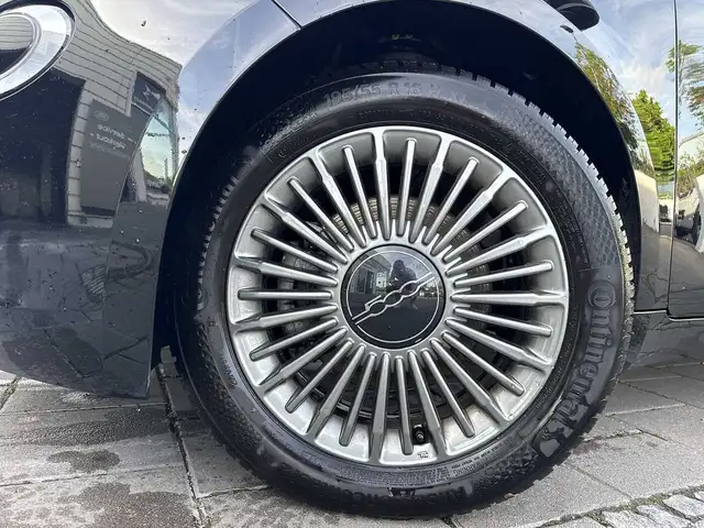 Fiat 500e view 9