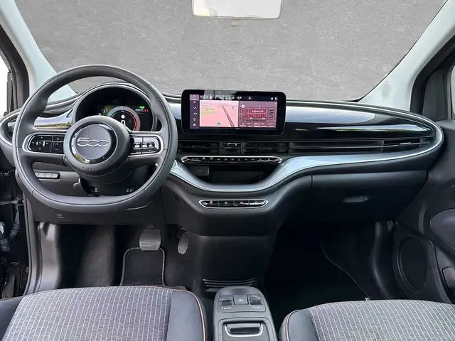 Fiat 500e view 7