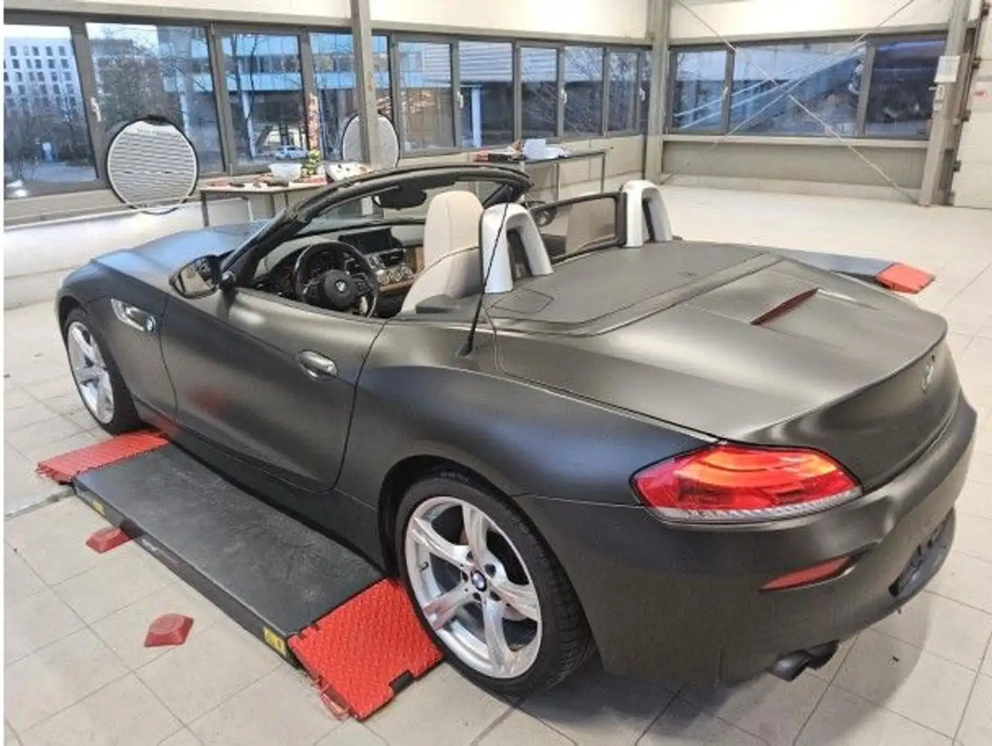 BMW Z4 sDrive28i/NaviPro/el.MemorStz/M-Sport/MattFoli Grau - 2