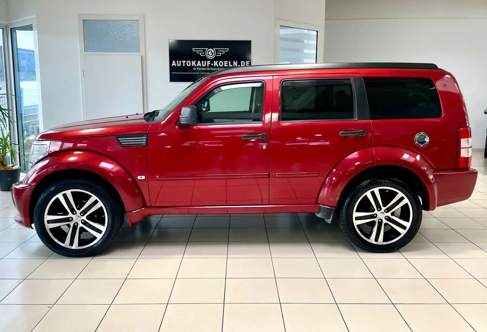 Dodge Nitro SE 4x2 2,8 CRD 6MT Rot - 1