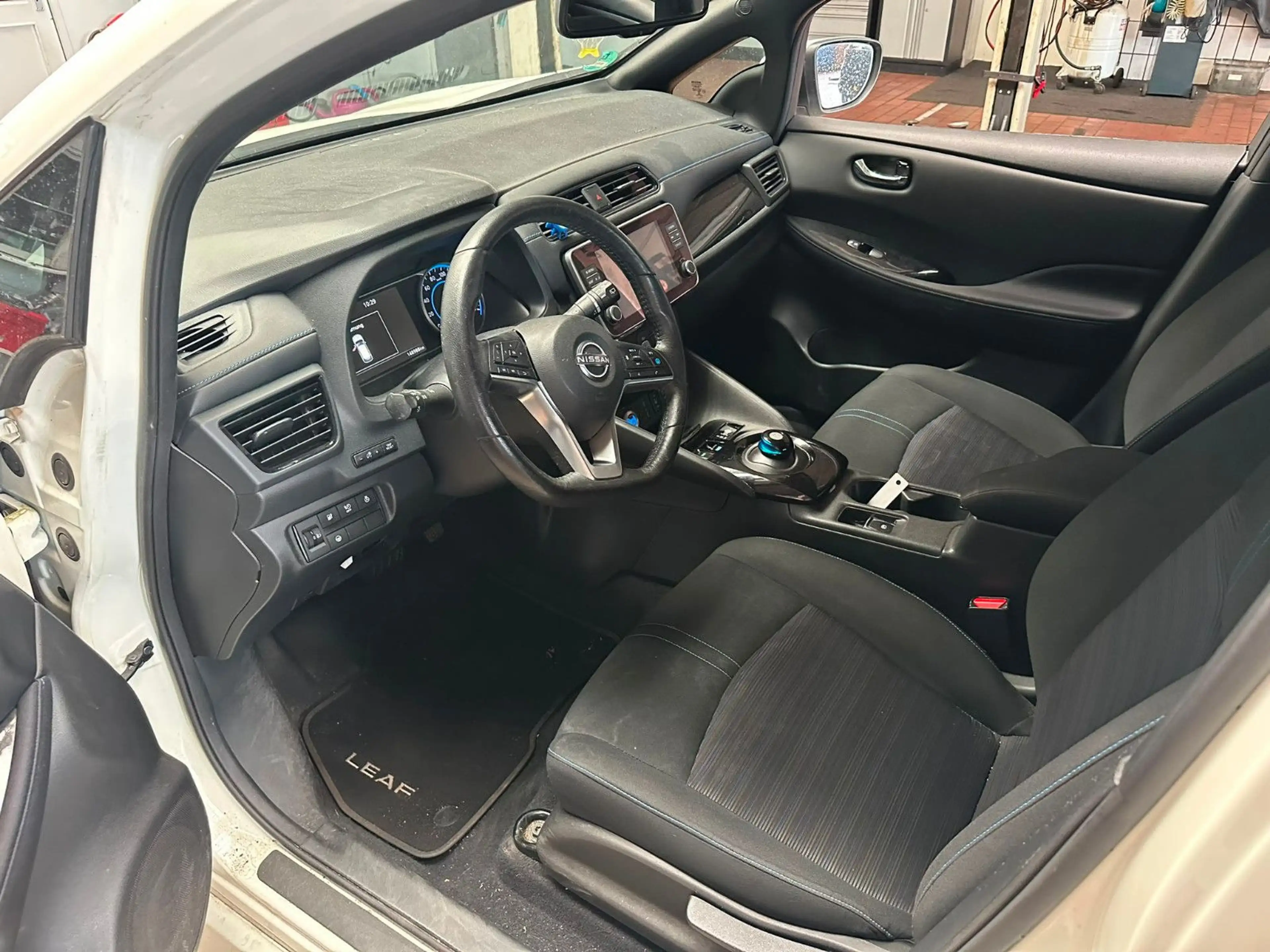 Nissan Leaf N-Connecta — photo 6