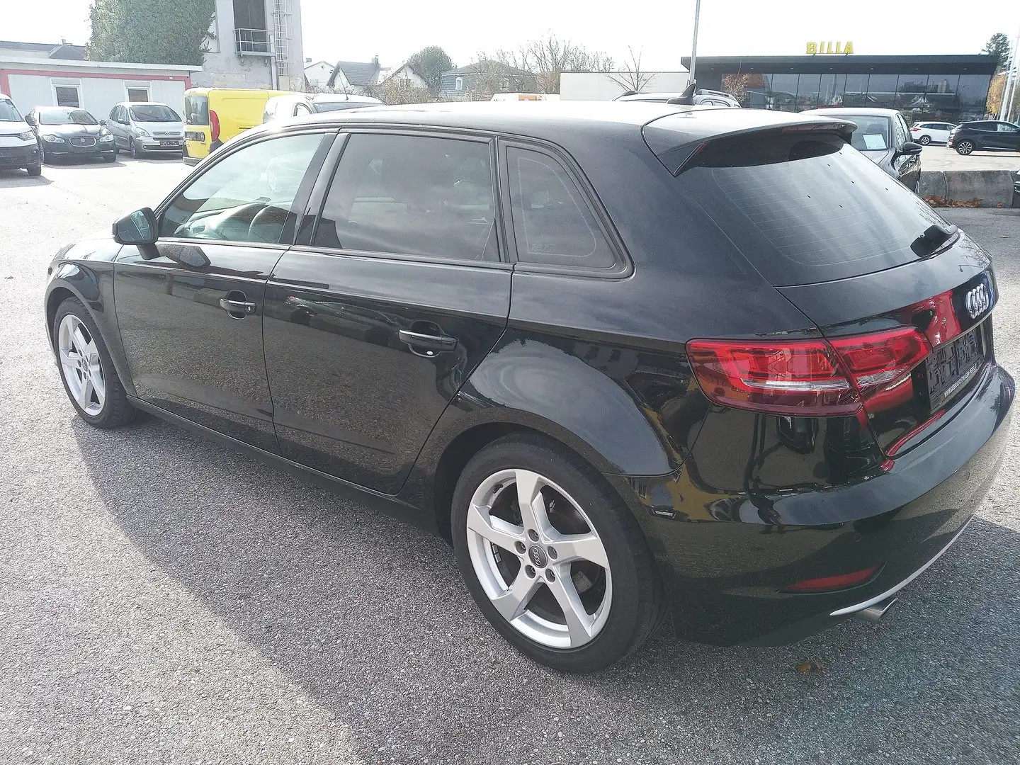 Audi A3 1,6 TDI Sportback *Xenon*NAVI*Freisp.Sitzheizung* Schwarz - 2