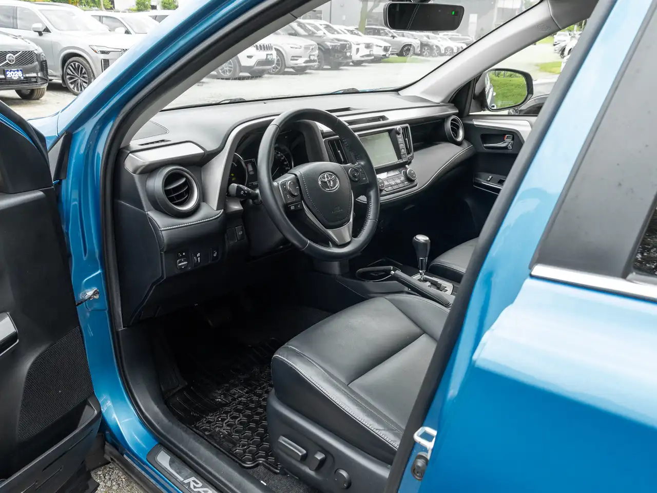 Toyota RAV 4 снимка Toyota RAV 4