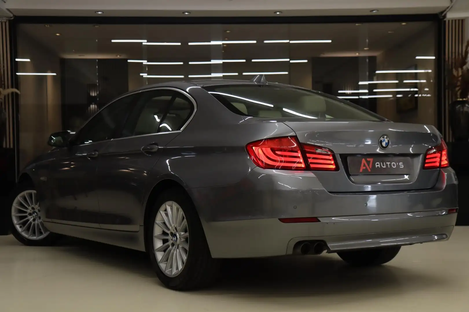 BMW 523 5-serie 523i SCHUIFDAK / KEYLES / LEER / AUTOMAAT Grijs - 2