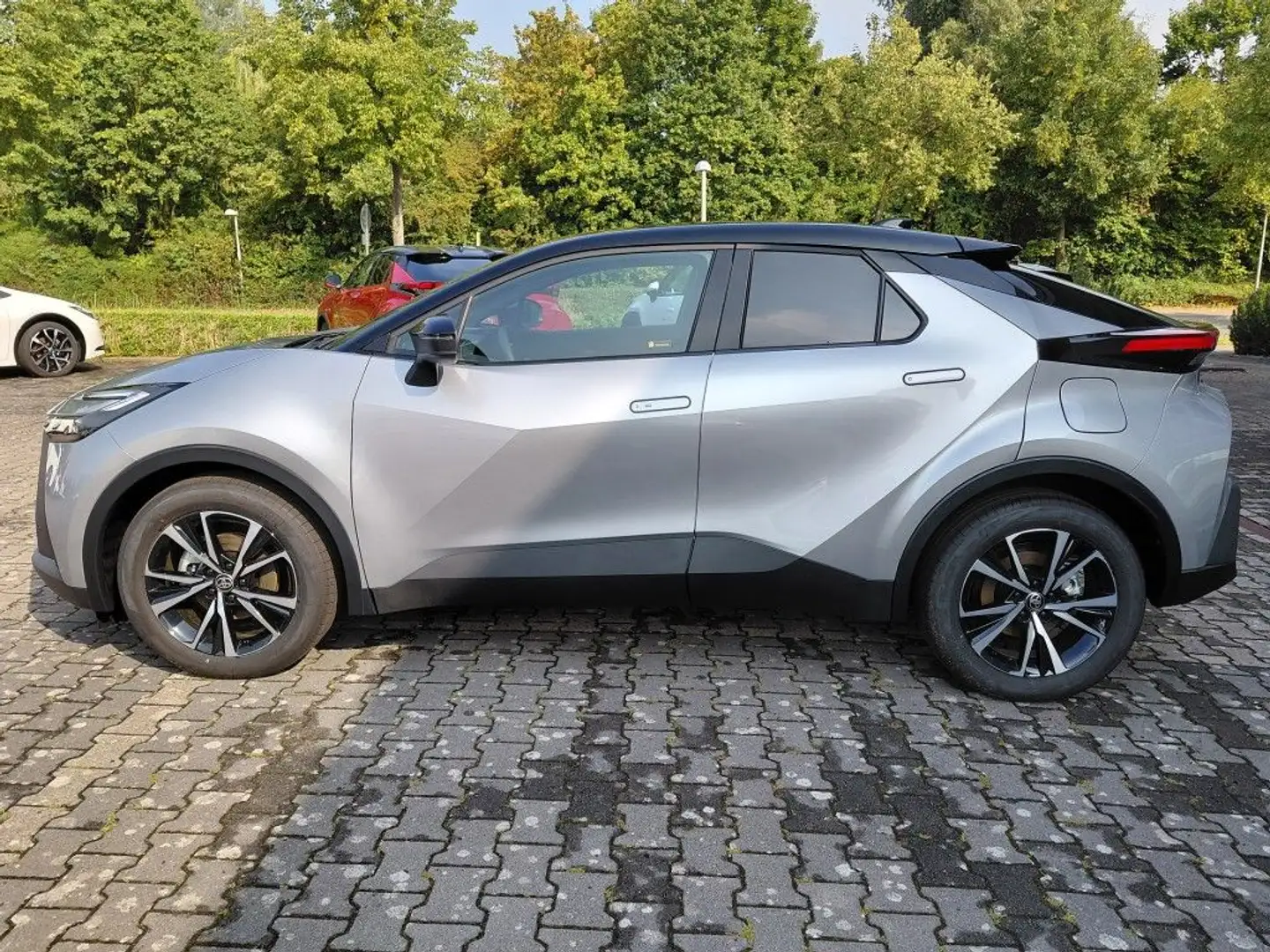 Toyota C-HR 2.0 Hybrid Teamplayer Finanzierung 1,99%* Silber - 2